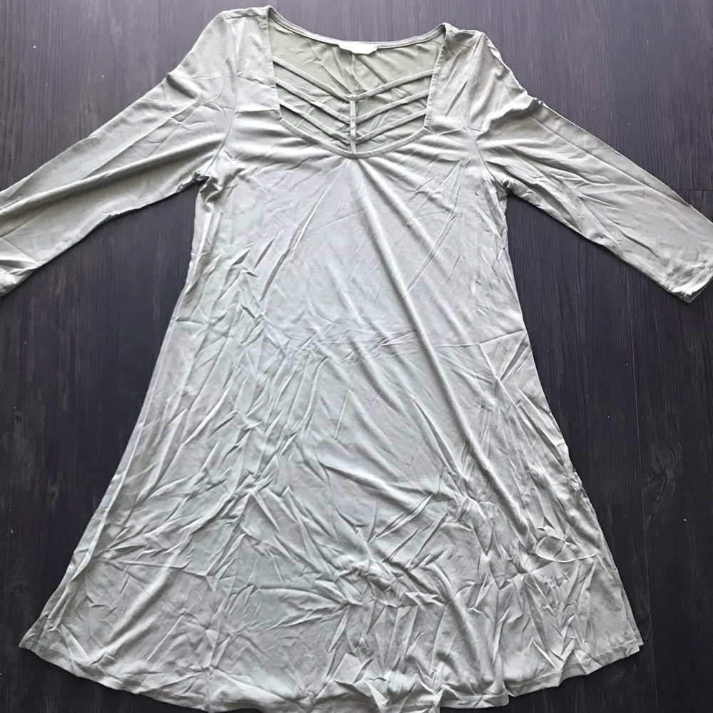 Entro Quarter-Sleeve Green Flowy Dress